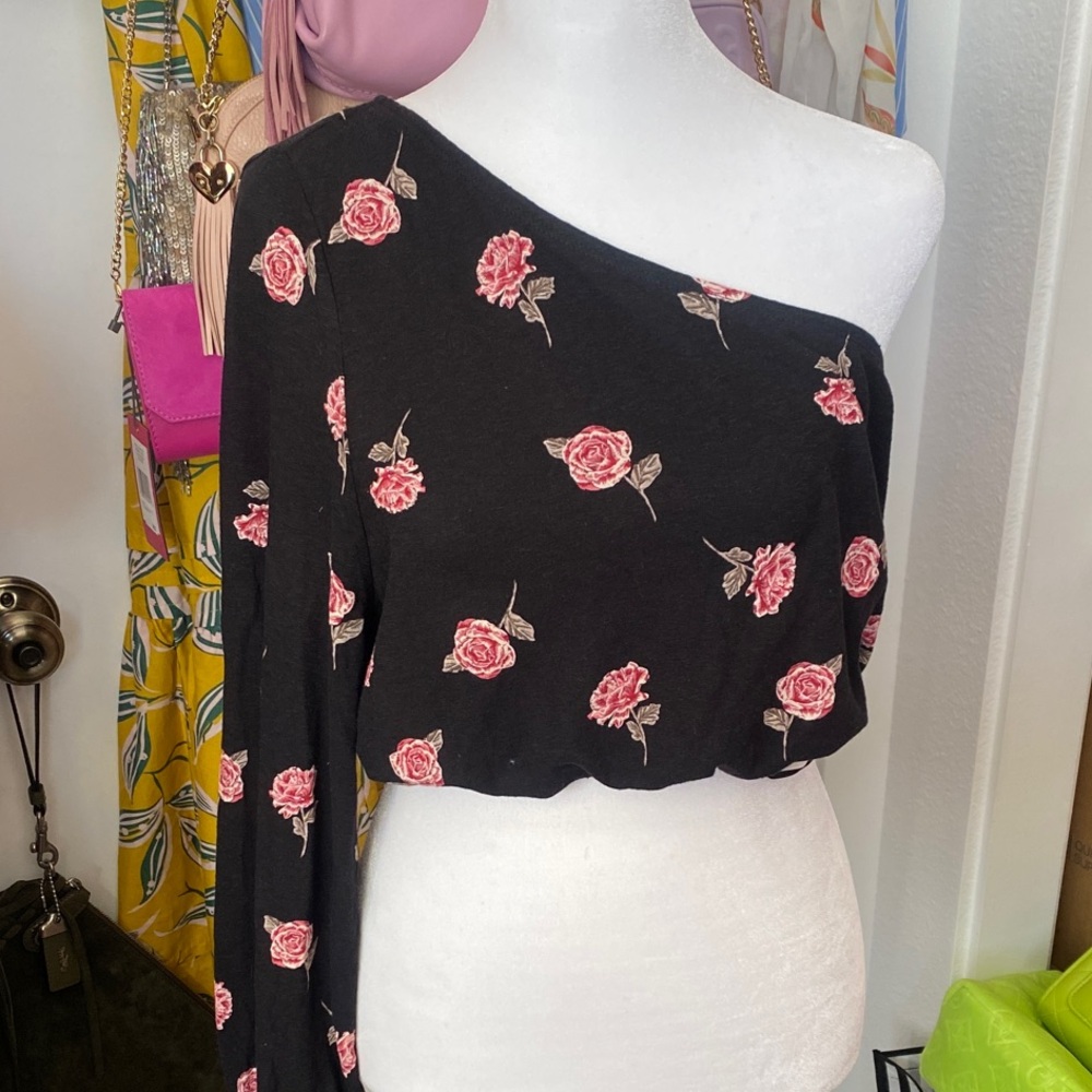 TOPSHOP One-Shoulder Rose Print Top NWT 🌹
